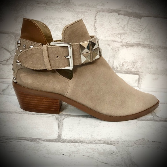 Steve Madden Zenna Tan Leather Ankle Boots w/Silver Studs - Picture 1 of 11